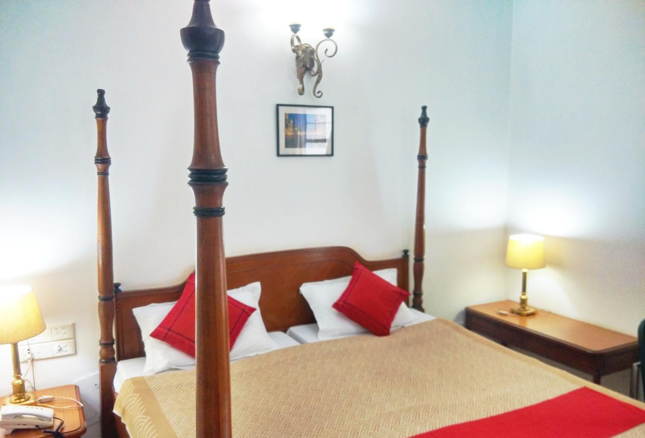 Hotel Palm Greens Нью-Дели Экстерьер фото
